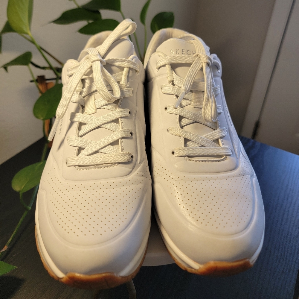 Like New Women's Skechers Street Uno Stand On Air White Sneakers - 9.5 Wide - Picture 5 of 14